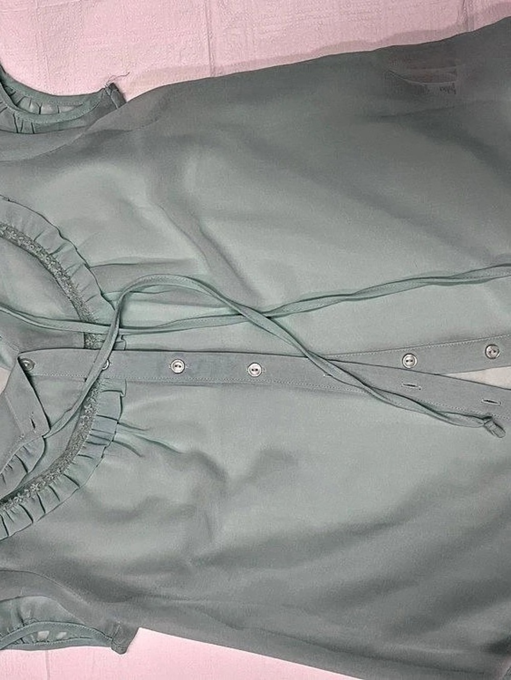 Forever 21 Ruffle Neck Blouse in Green Size Small